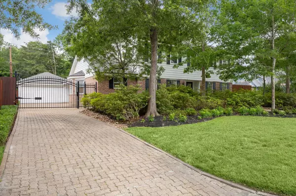 Taylor Lake Village, TX 77586,414 Forest Lake DR