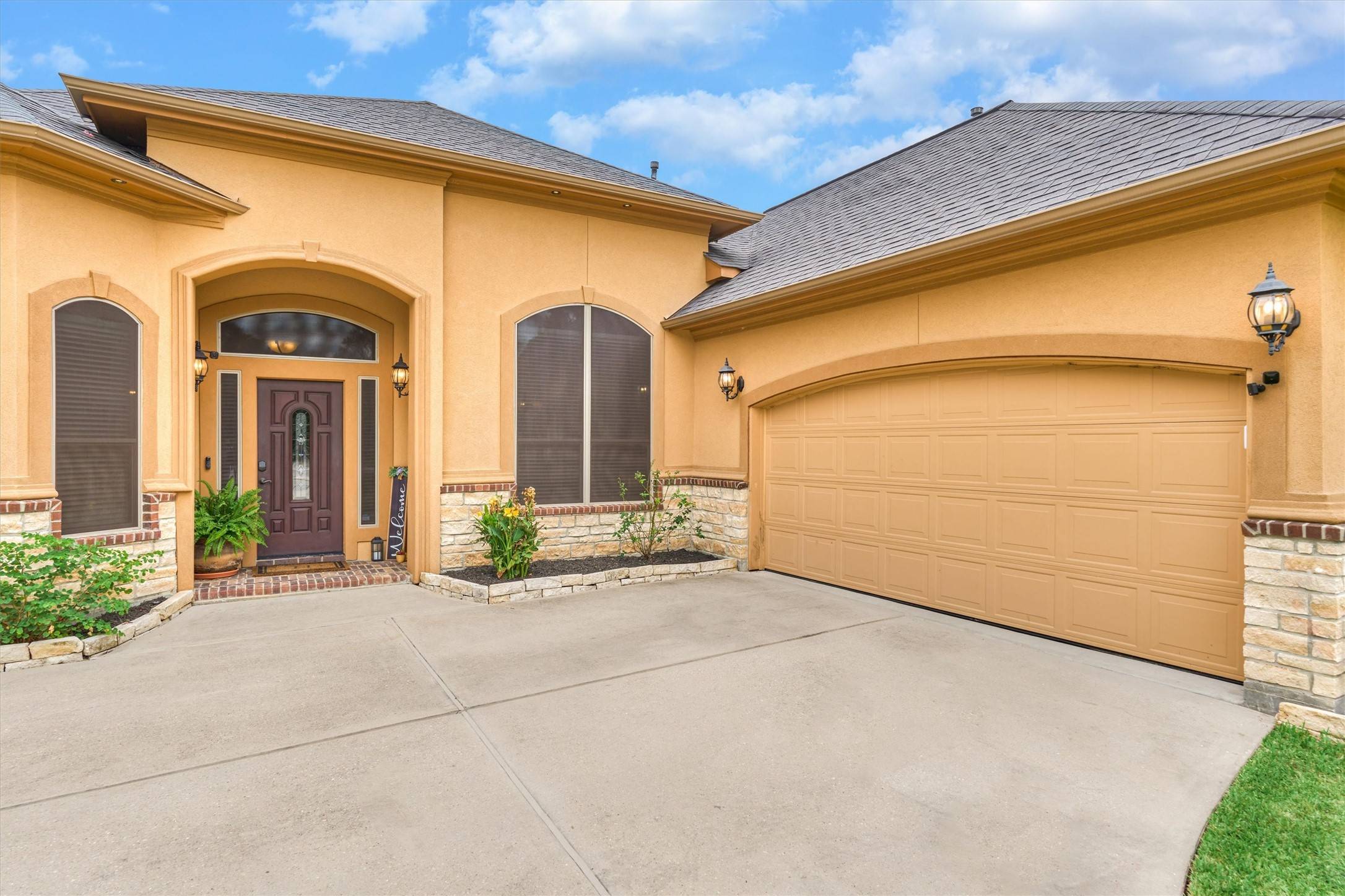 401 Ridgelake Scenic DR, Montgomery, TX 77316