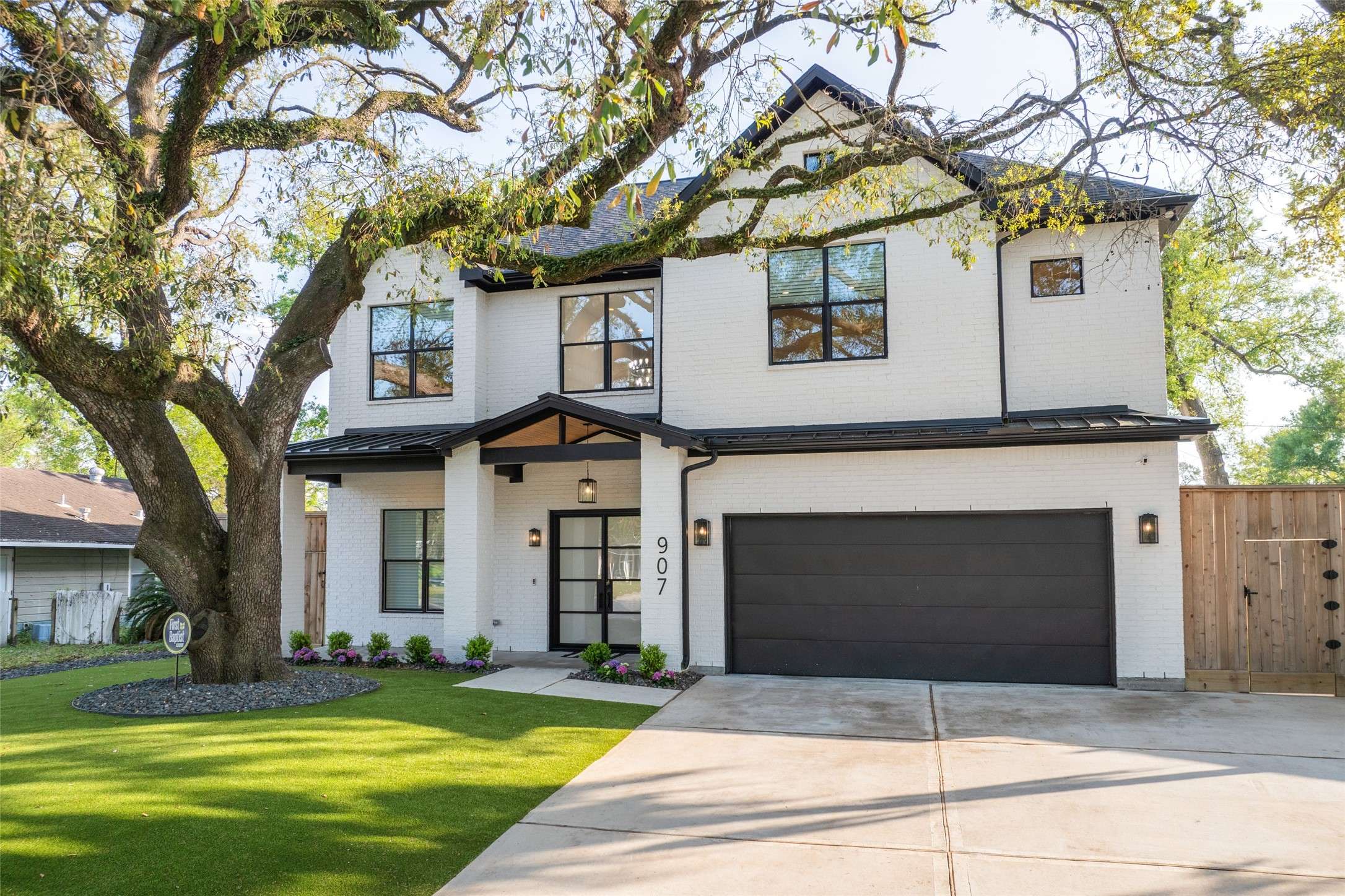 907 W 43rd ST, Houston, TX 77018