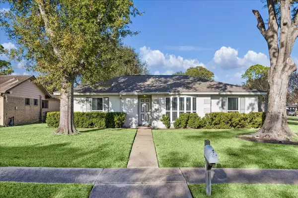 11302 Brook Meadows LN, Meadows Place, TX 77477