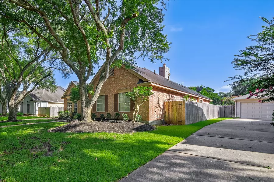 6415 Adobe Trails DR, Sugar Land, TX 77479