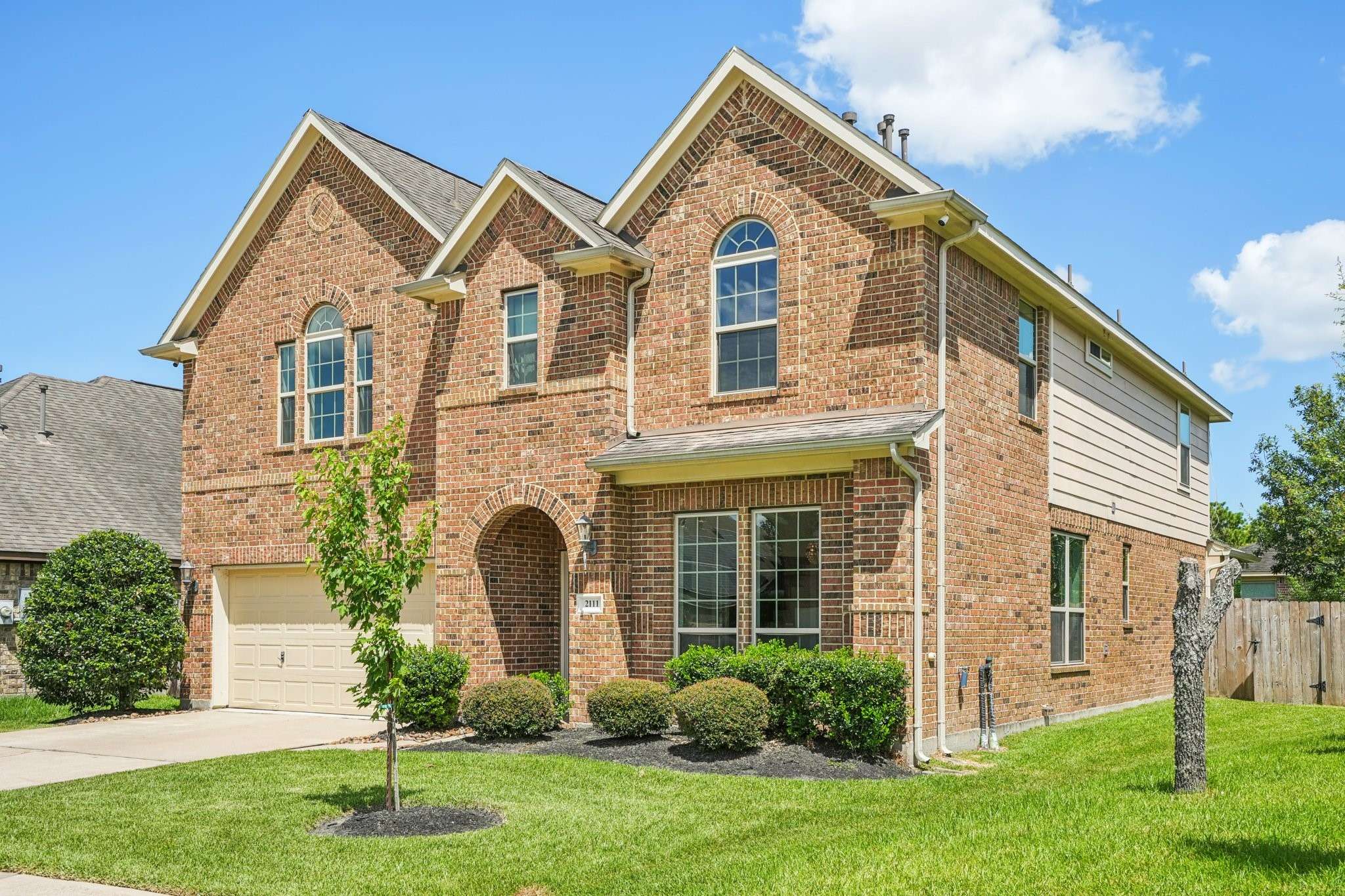 2111 Catamaran Cove DR, Pearland, TX 77584