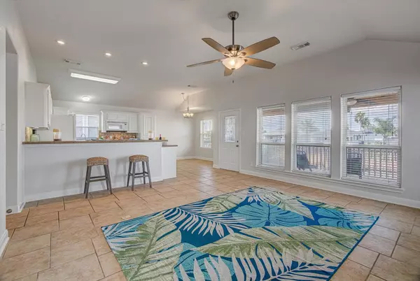 Bayou Vista, TX 77563,721 Marlin ST