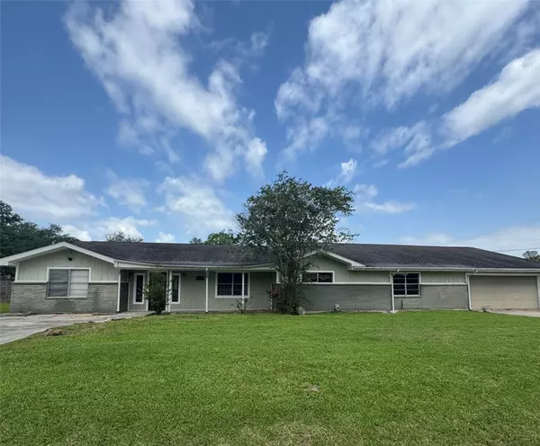 805 Dugas ST, Bridge City, TX 77611