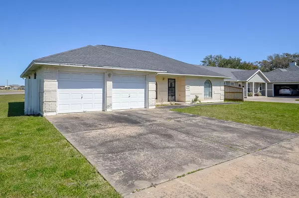 El Campo, TX 77437,512 Town And Country DR