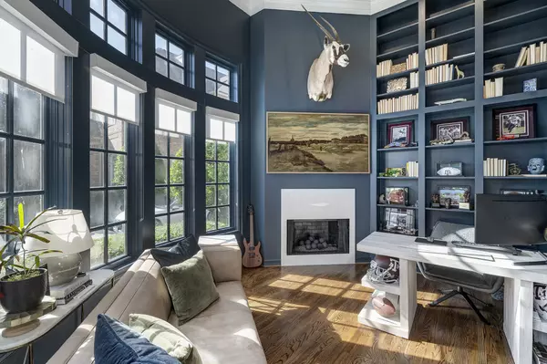 Houston, TX 77056,9 Upperway LN