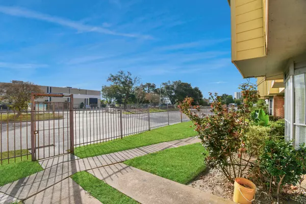 Houston, TX 77036,9350 Country Creek DR #6