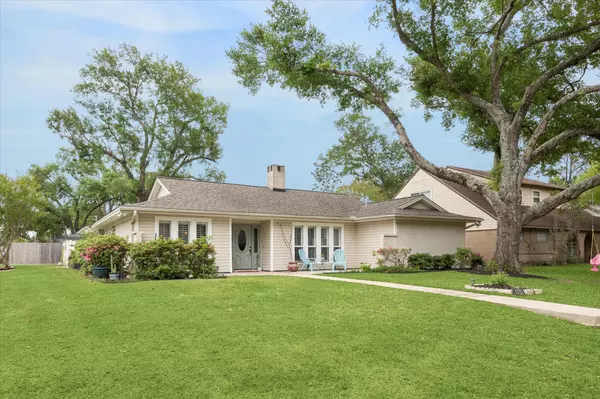 1926 Mapleton DR, Houston, TX 77043
