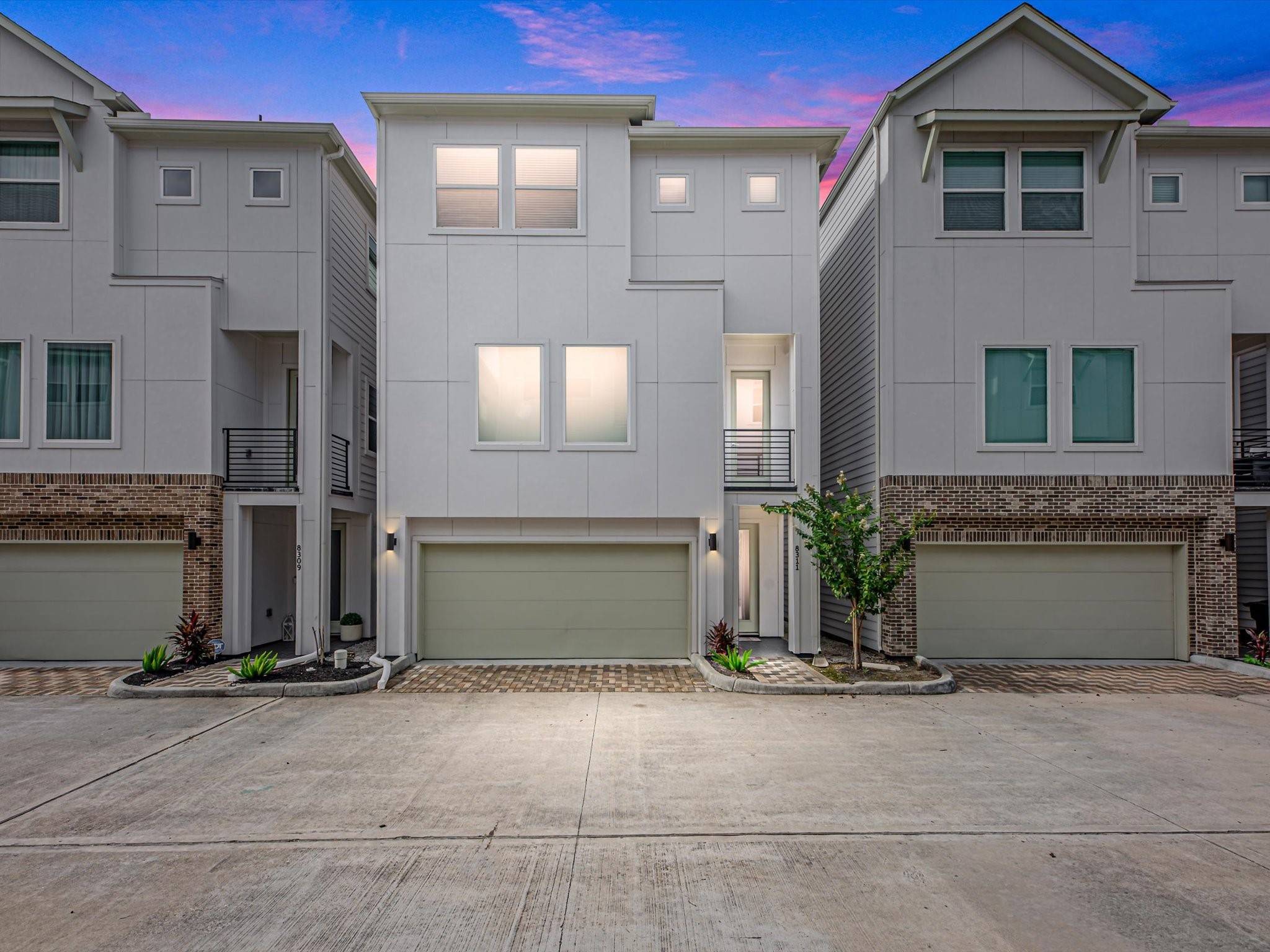 8311 Brecha LN, Houston, TX 77055