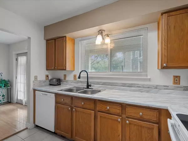 Webster, TX 77058,18515 Egret Bay BLVD #1101