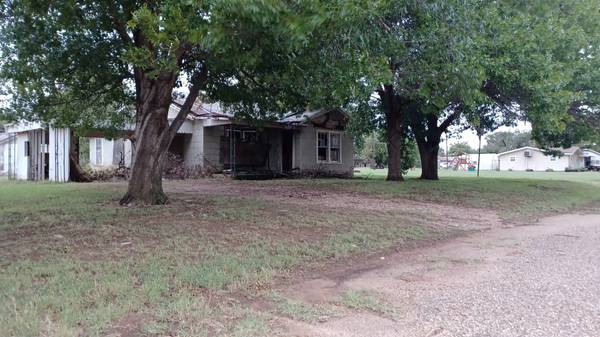 1502 N 11th ST,  Paducah,  TX 79248