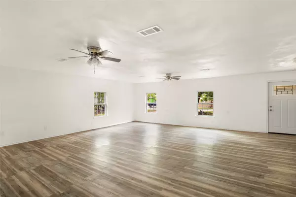 Anahuac, TX 77514,302 S Main