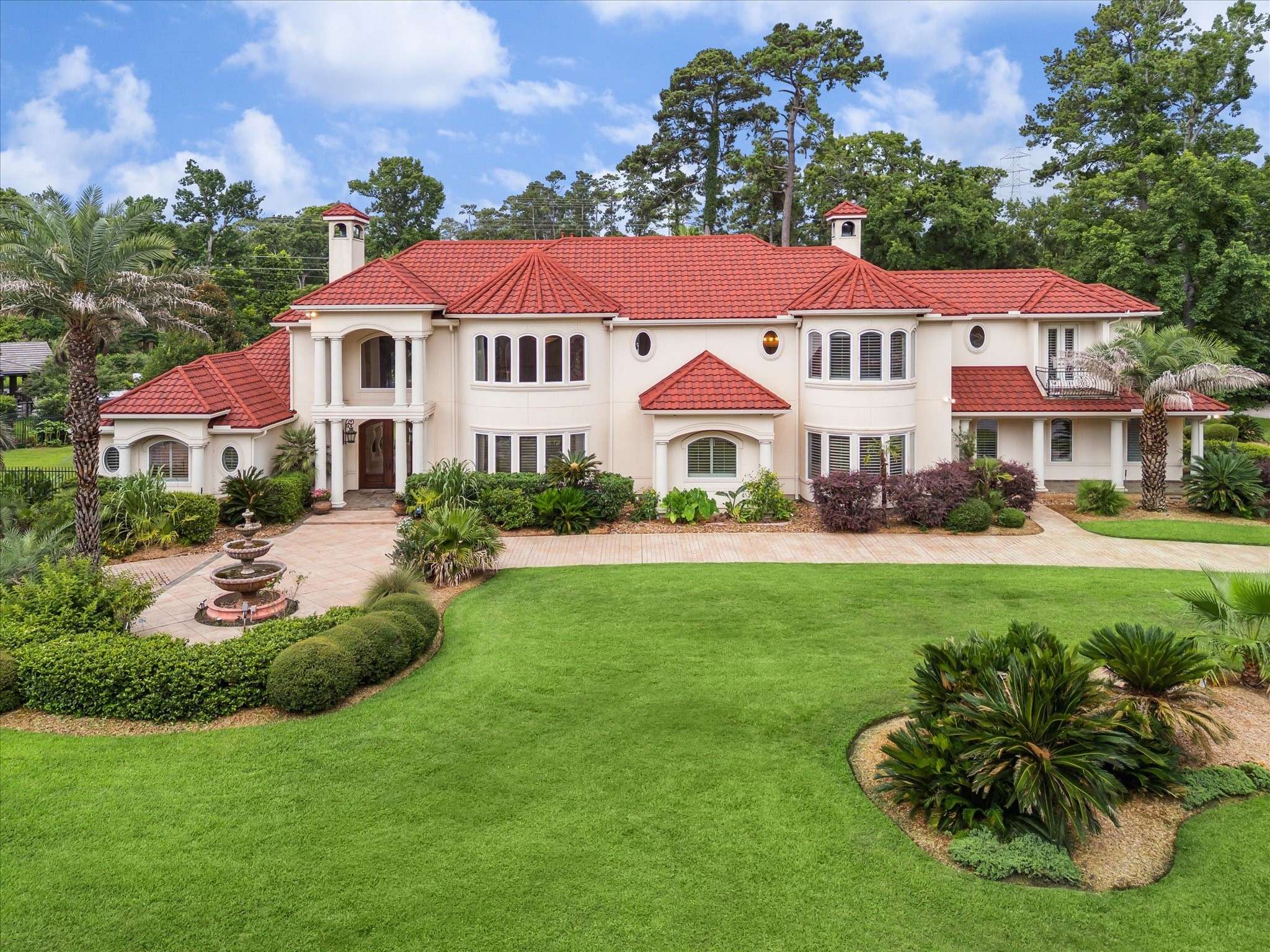 6 Kings Lake Estates BLVD, Kingwood, TX 77346