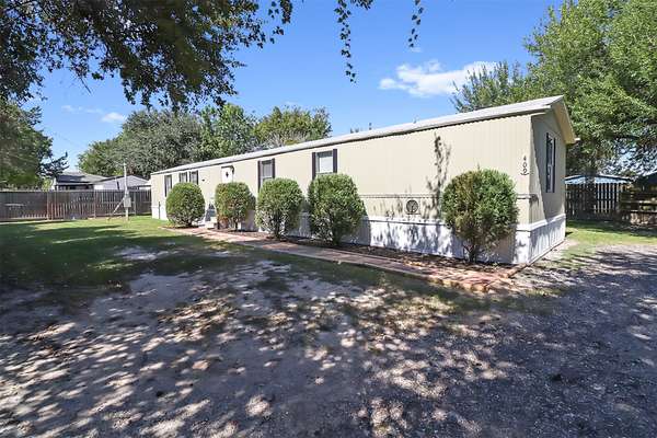 409 Fig Orchard RD, Highlands, TX 77562