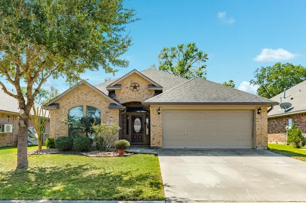 117 Blue Jay CT, Richwood, TX 77566