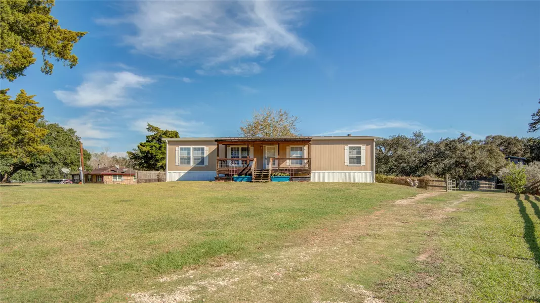 4049 County Road 450, West Columbia, TX 77486