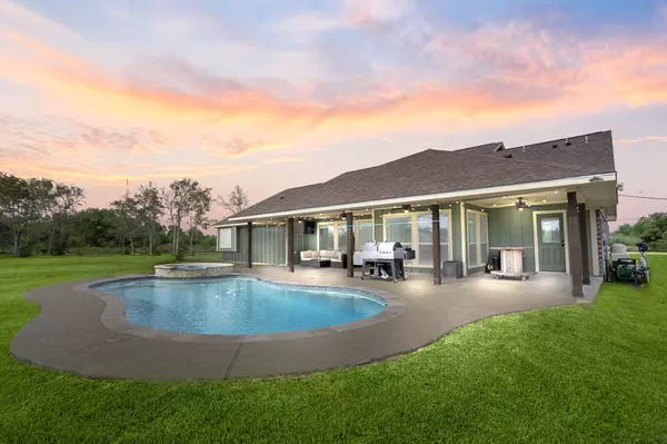 16941 Cowan RD, Alvin, TX 77511