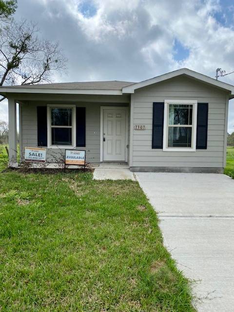 1307 Sam ST,  El Campo,  TX 77437