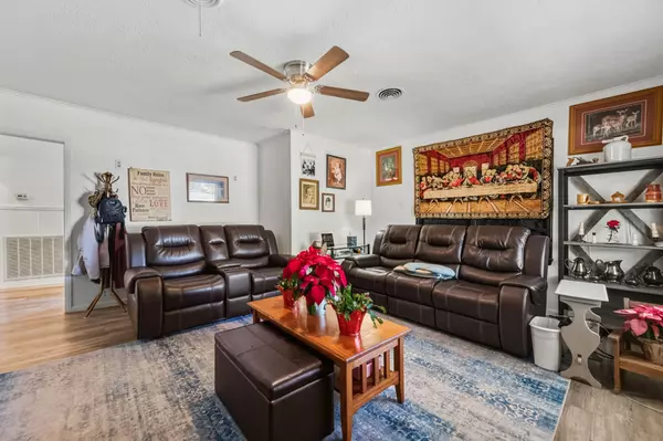 Liberty, TX 77575,945 N Travis ST