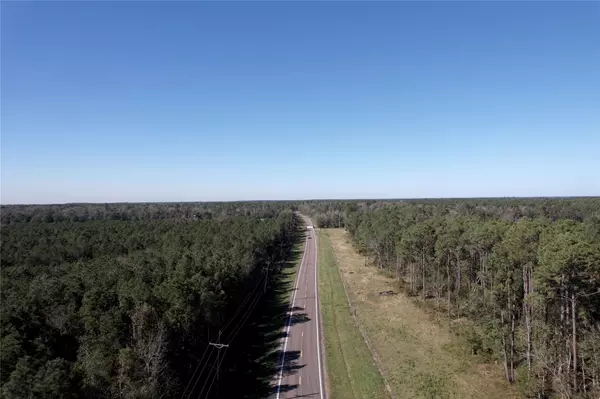 lot 2 S FM 562, Anahuac, TX 77514