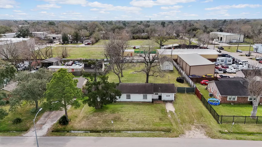 5905 Maple ST, Houston, TX 77074