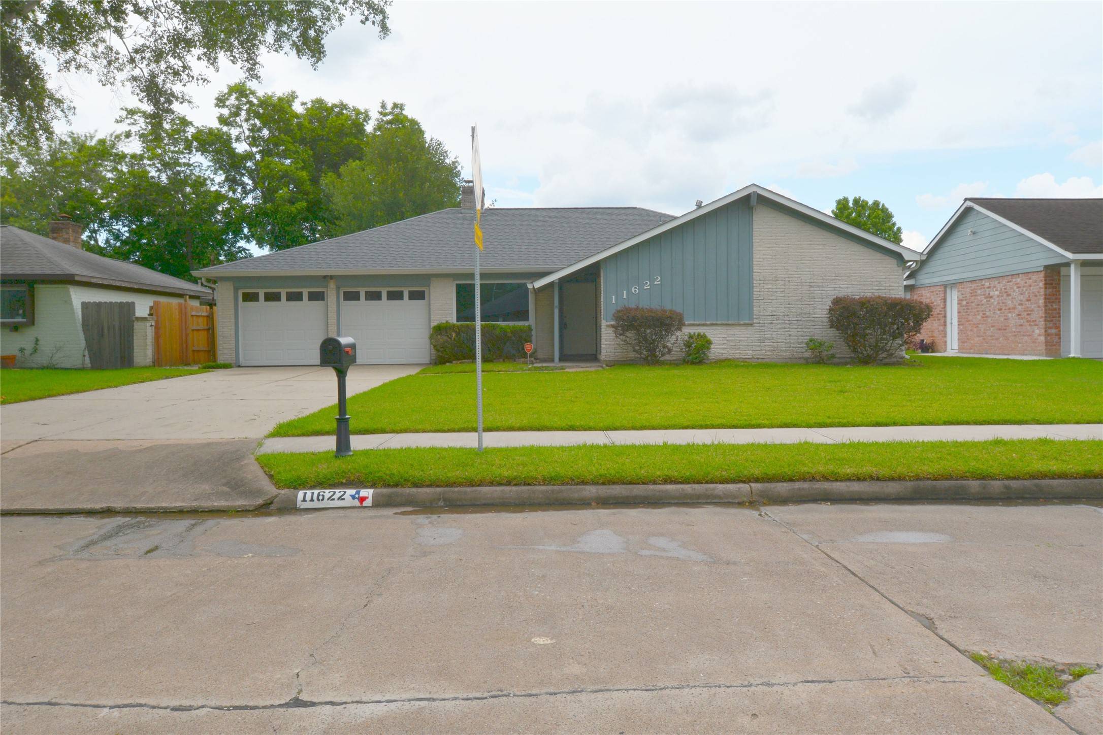 11622 Brighton LN, Meadows Place, TX 77477