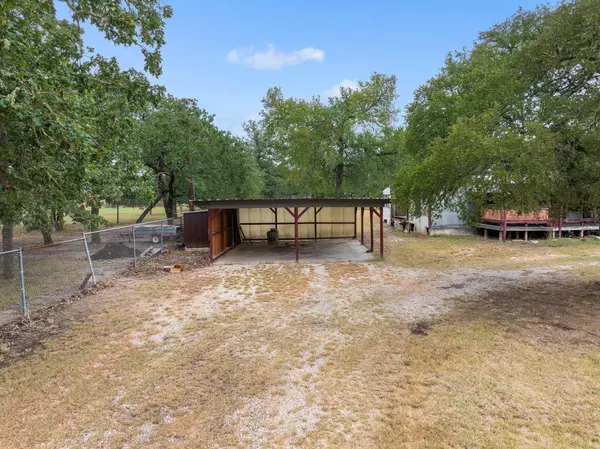 Somerville, TX 77879,107 Cowboys DR