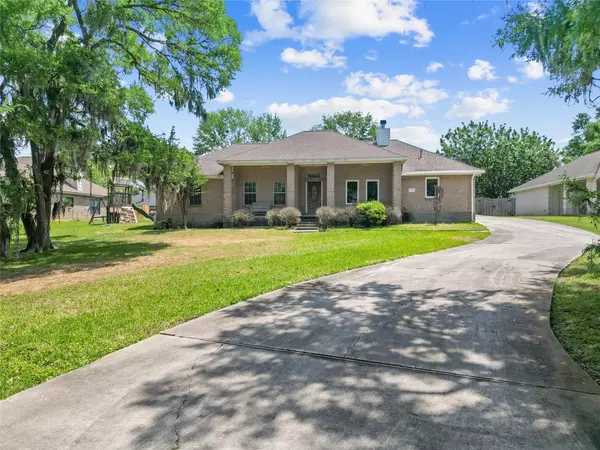 10318 Valley DR S, Willis, TX 77318
