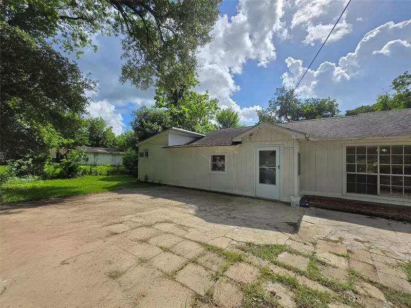9621 Sweetwater LN, Houston, TX 77037