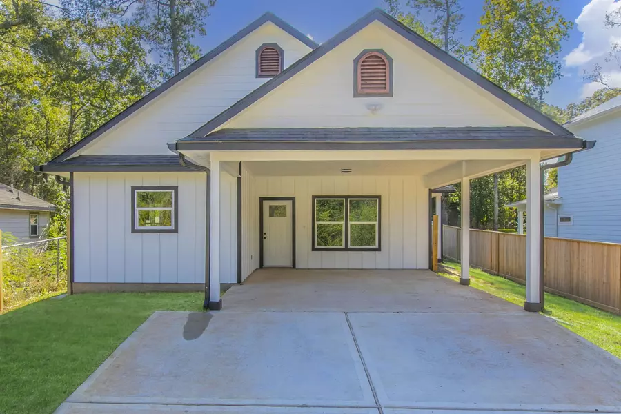 15591 Arrowhead LOOP W, Willis, TX 77378