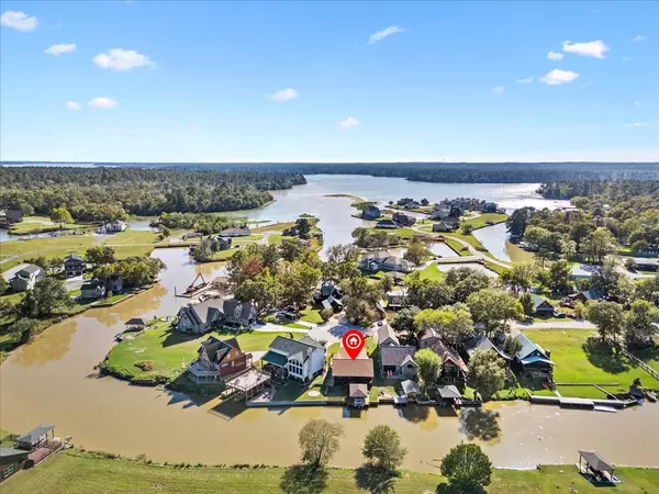8 Hunters Creek DR, Huntsville, TX 77340