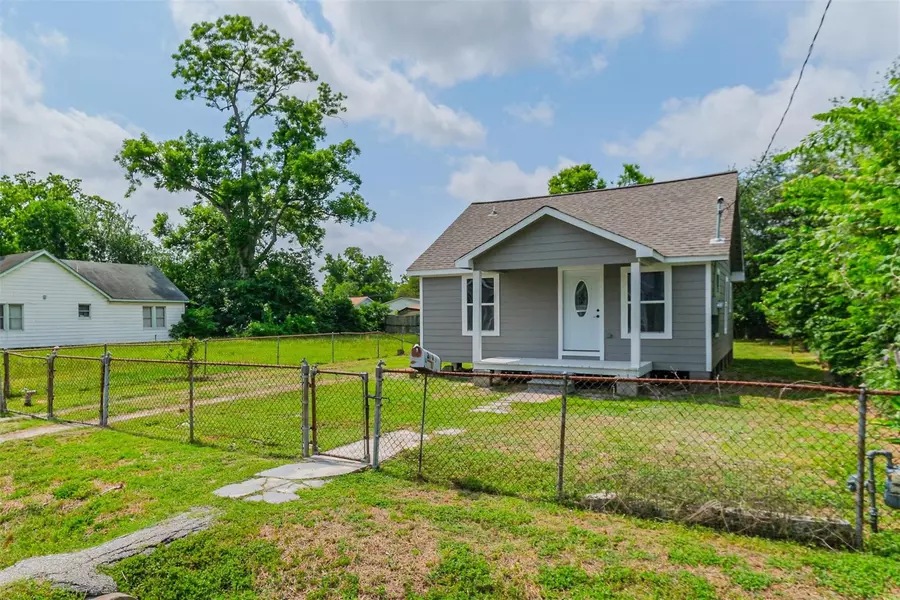 3108 Memel ST, Houston, TX 77026