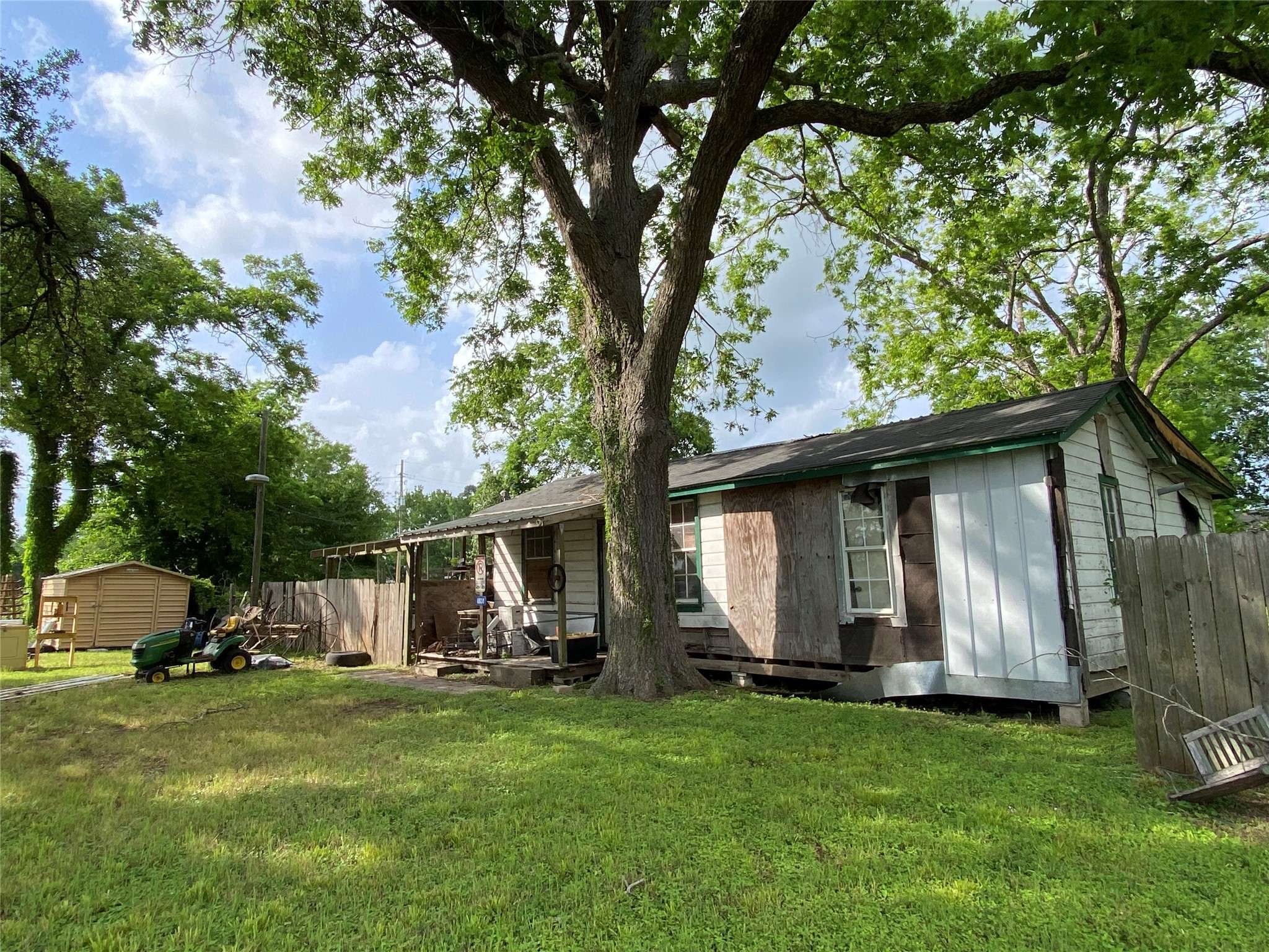 6538 Railroad ST, Wallis, TX 77485