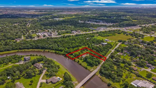 9200 Neville AVE, Hitchcock, TX 77563