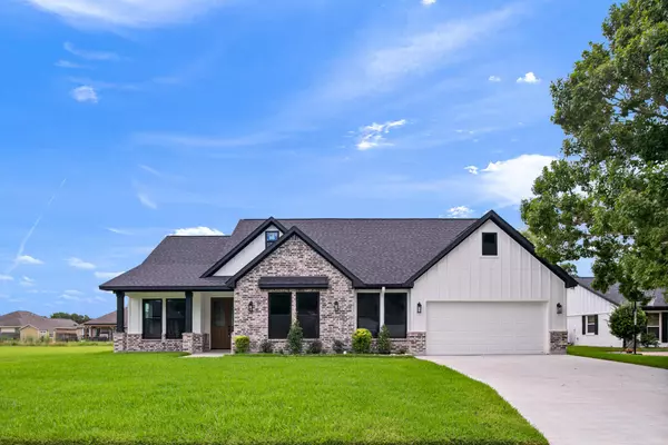 237 Crestview DR, West Columbia, TX 77486