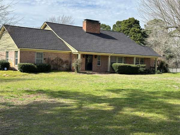 302 Cedar CIR, Brenham, TX 77833