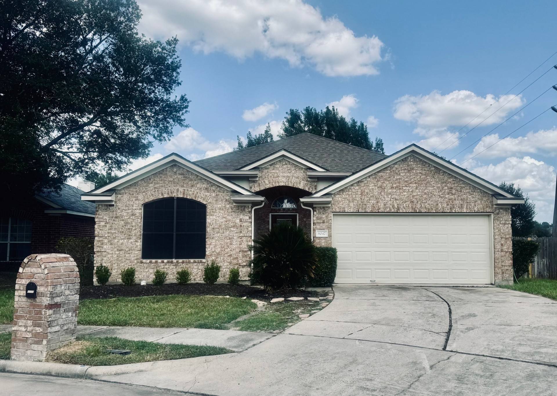 8047 High Hollow LN, Houston, TX 77070