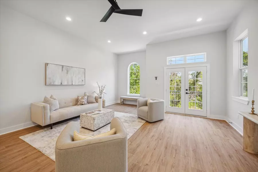 1033 W 17th ST, Houston, TX 77008