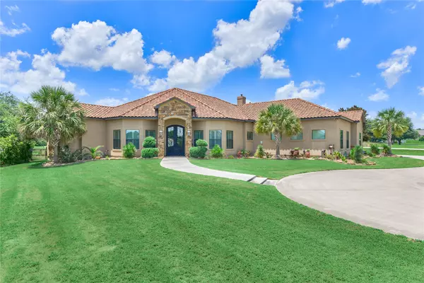 8794 Grand Lake Estates DR, Montgomery, TX 77316