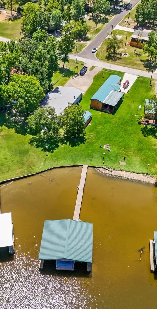 Trinity, TX 75862,729 N Lake Shore DR