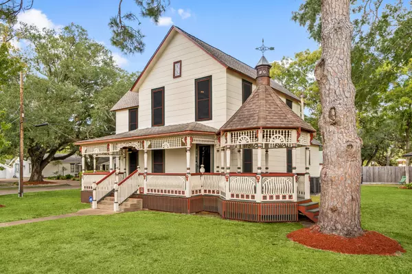 Alvin, TX 77511,816 W Adoue ST