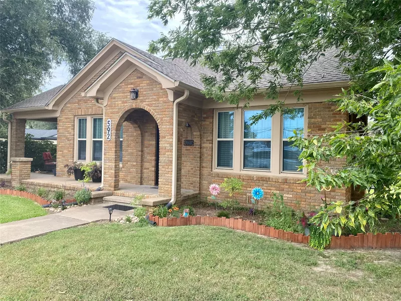 592 E Hempstead ST, Giddings, TX 78942