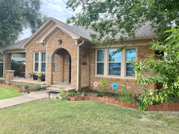 592 E Hempstead ST, Giddings, TX 78942
