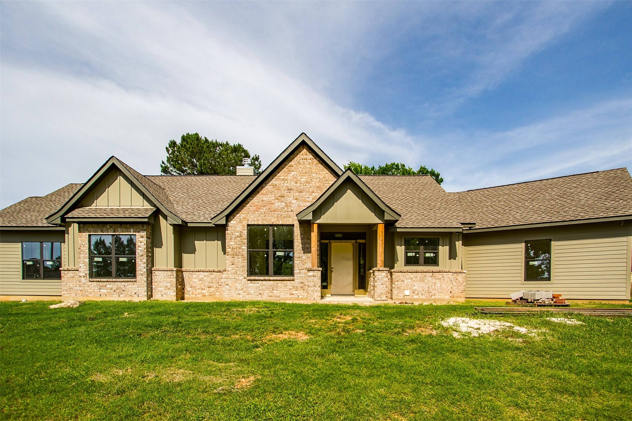 2401 Oak Hollow LN, Brenham, TX 77833