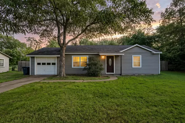 313 E Dumble ST, Alvin, TX 77511