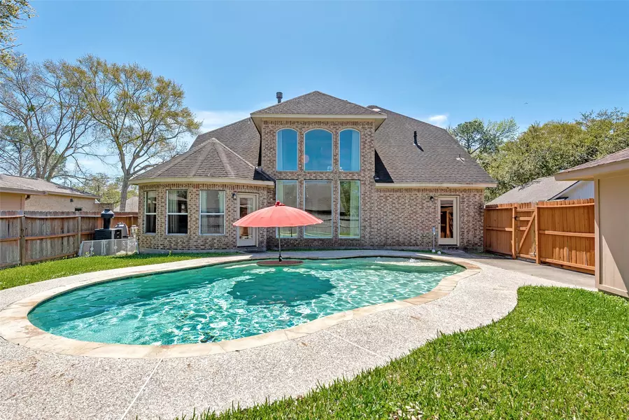 15811 Crestbrook DR, Houston, TX 77059