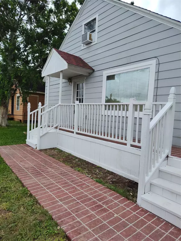 527 W 6th ST, Freeport, TX 77541