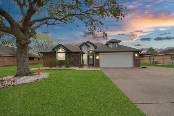2410 Lily LN,  Highlands,  TX 77562