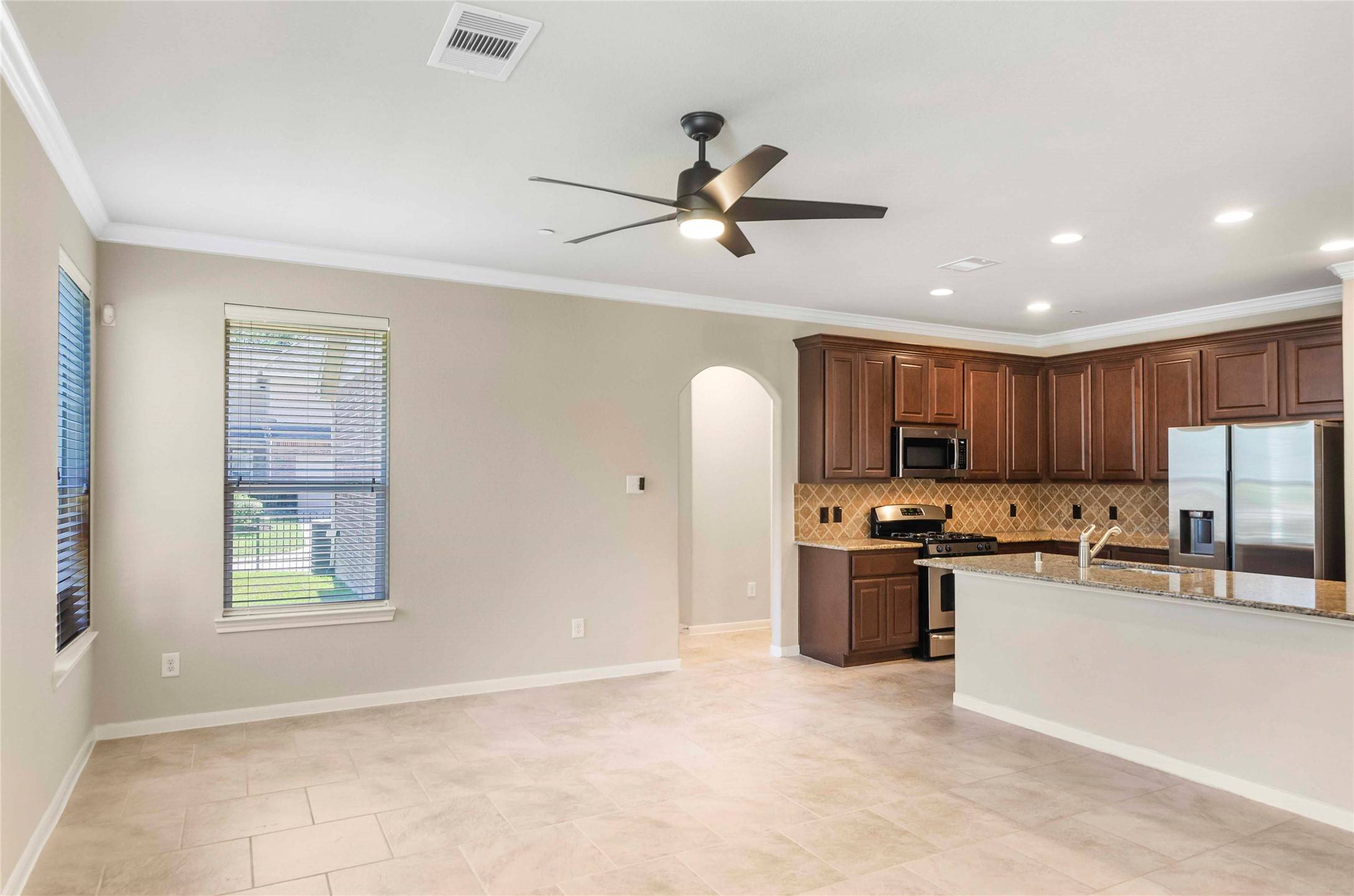 19 UMBRIA LANE, The Woodlands, TX 77382