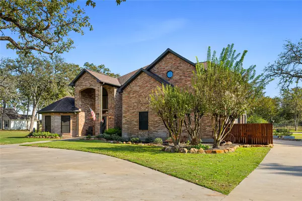 Bellville, TX 77418,211 Buffalo Creek CT